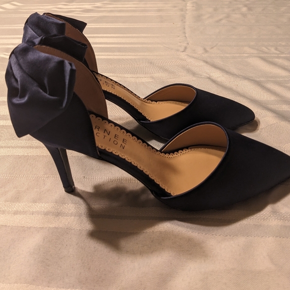 Tanzi Pump from Journee Collection - Picture 3 of 7